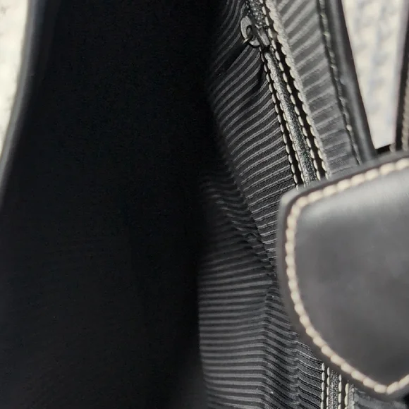 Dooney & Bourke Black Leather Shoulder Bag - Picture 4 of 11